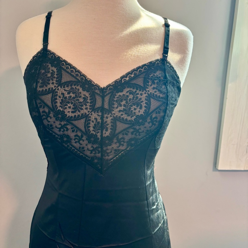 Vintage Wonder Maid Black Full Lace Slip Non-Cling Adjustable 100% Nylon